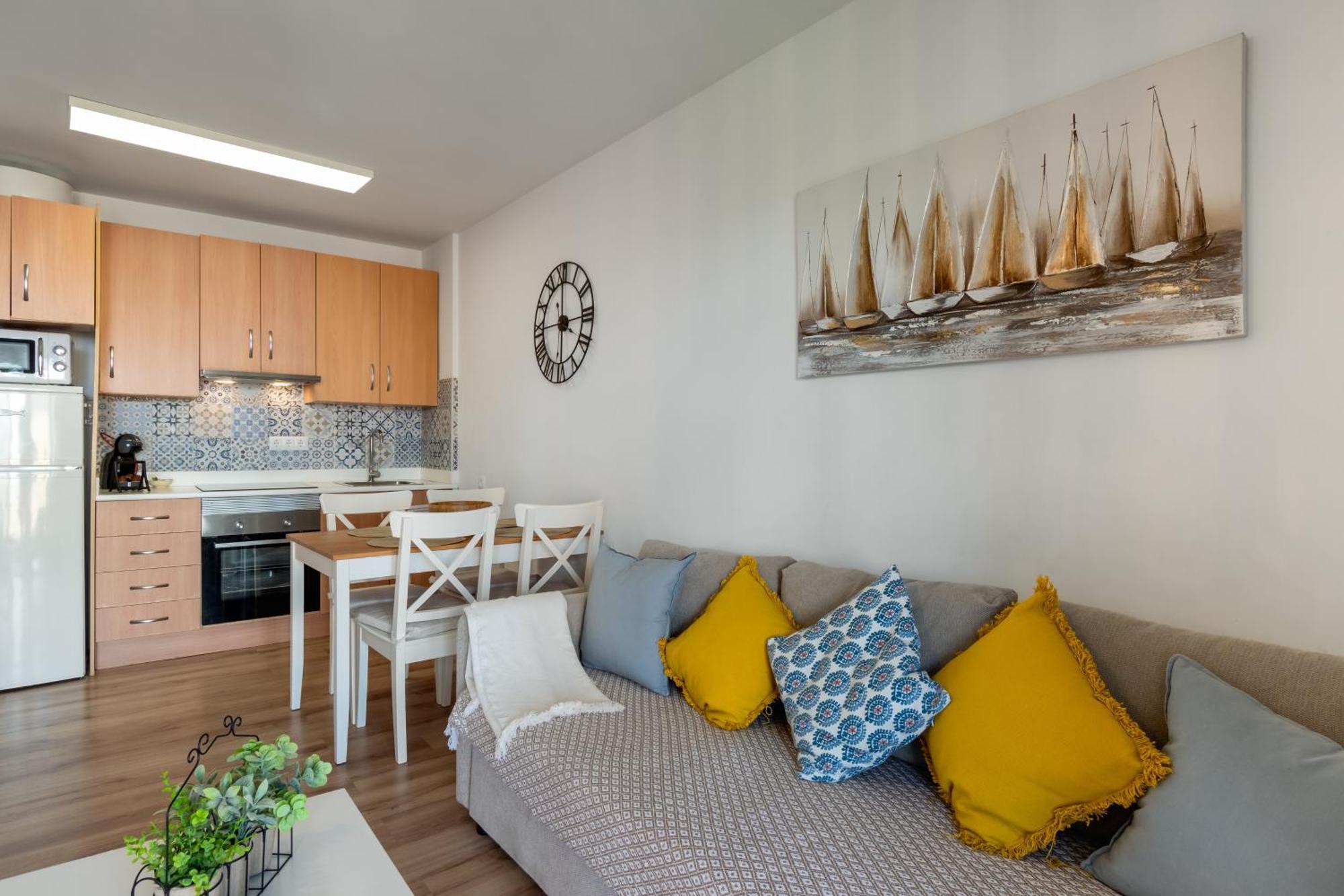 Renovated Apartment On Beachside With Pool Nerja Habitación foto